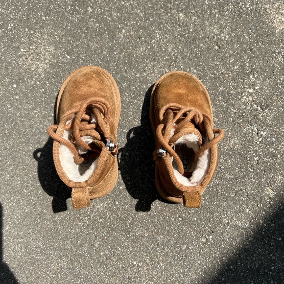 Uggs - Toddler Size 7 - Picture 2 of 11
